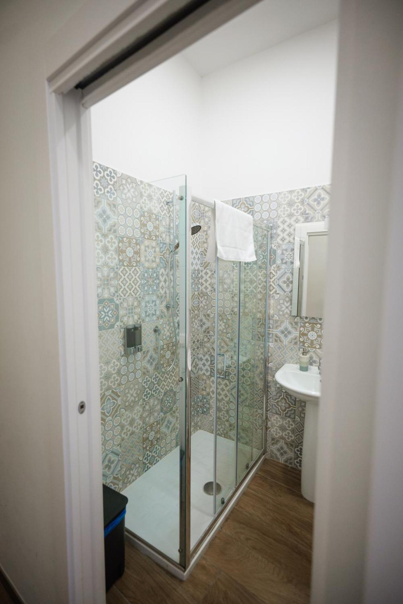 Terminal 1 Guest House نابولي المظهر الخارجي الصورة