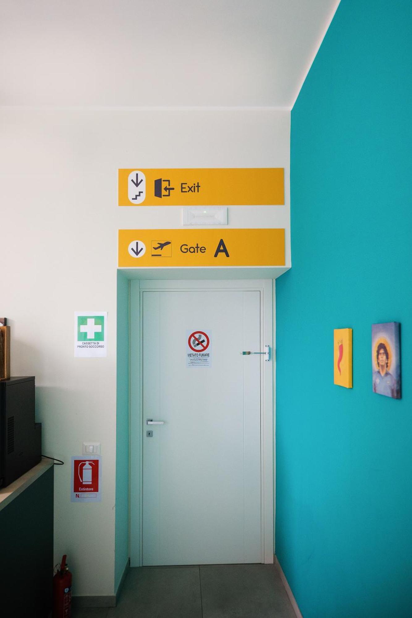 Terminal 1 Guest House نابولي المظهر الخارجي الصورة